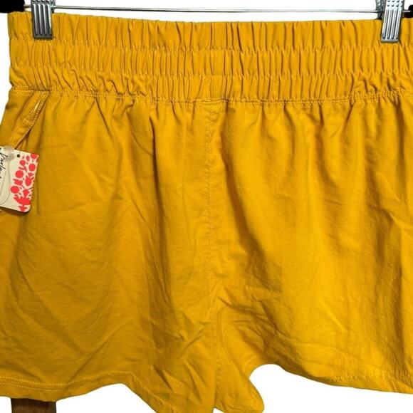 Free People Movement NWT Next Round Short Swaying Sunflowers Size Medium - Picture 7 of 10